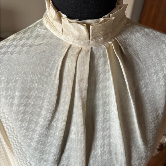 Chaus Vintage Sheer ‎ Blouse - Picture 4 of 14